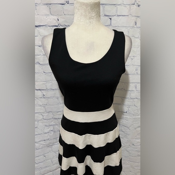 Express Black & White Striped A-Line Dress Sleeveless Size S - Picture 3 of 7